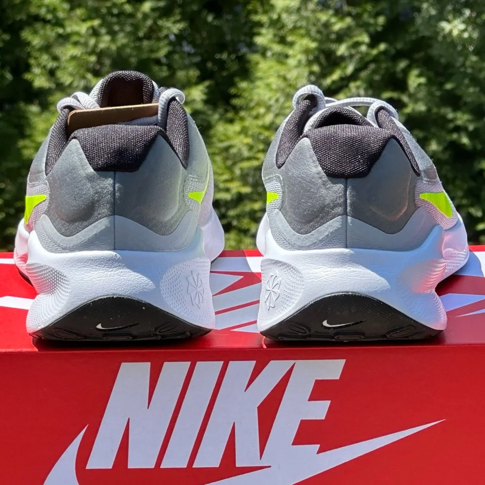 NEW Nike Revolution 7 Reflecting Casual Sneaker - US Size Mens 10.5 | Womens 12